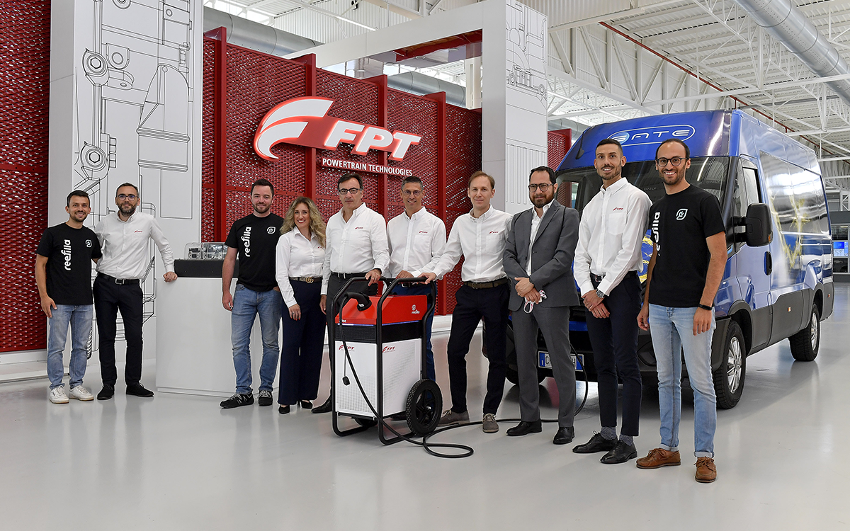 FPT-Industrial-Reefilla-team-up-to-give-a-second-life-to-EV-batteries-Photo2